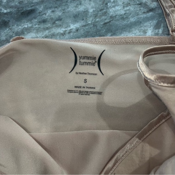 Yummie Tummie Peek-A-Boo Slip Nude size small like new - Picture 3 of 5